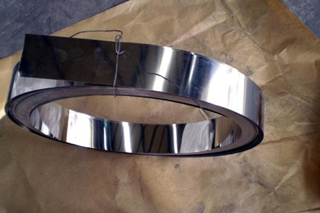 304不銹鋼帶堆焊時(shí)容易出現(xiàn)哪些缺陷？